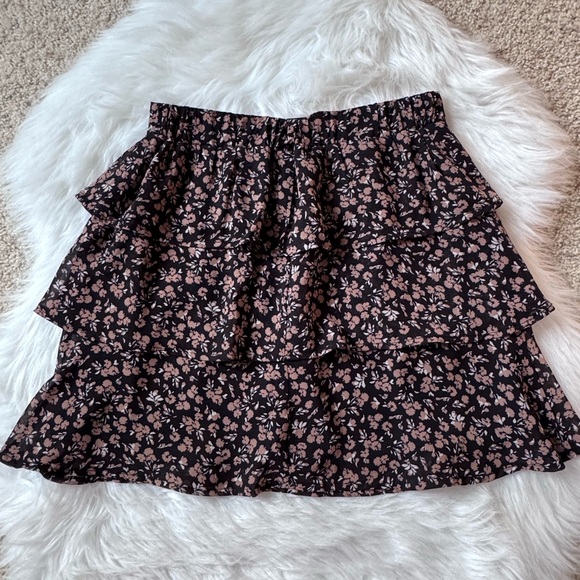 Altar’d State Size XS tiered floral skirt - Picture 3 of 8
